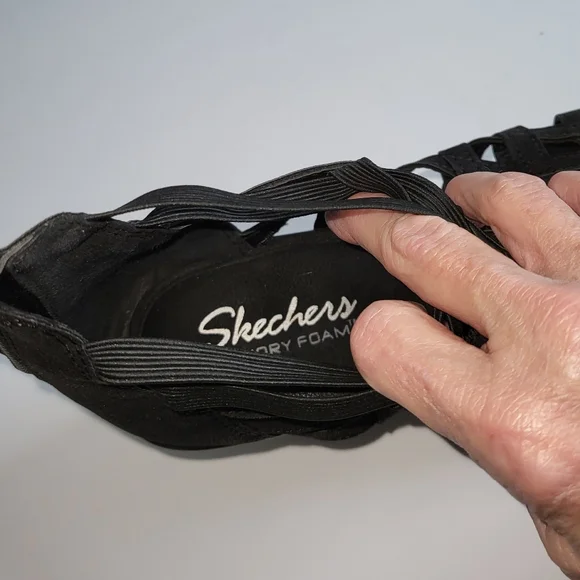 Skechers Sandals Women's Memory Foam Gladiator style. Size 9. Black. - Picture 4 of 4